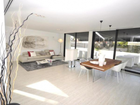 Modern luxury villa with pool and near the beach for 6 people